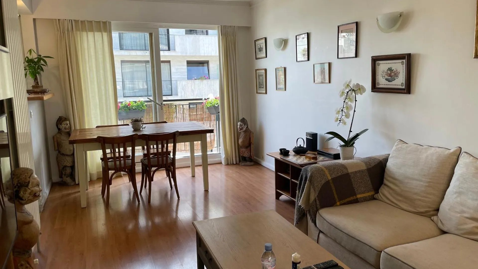 3 Pieces Paris16 Apartment 0*, Paris France